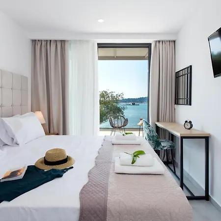 White Swan With Private Pool And Jacuzzi Βίλα Κομμένο