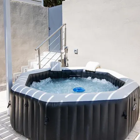 White Swan With Private Pool And Jacuzzi Βίλα *